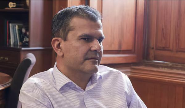 Hermano de Carlos Manzo acusa a alcaldesa de Uruapan de financiar defensa de detenidos